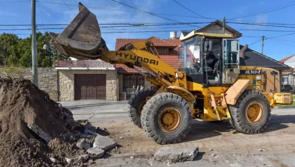 La Municipalidad finaliza las obras de bacheo en San Carlos y avanza sobre el barrio Peralta Ramos Oeste